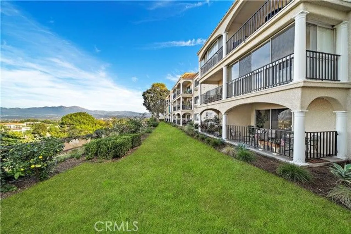 Property Slideshow image 1 of 42 | 4001 calle sonora 1b, Laguna Woods, CA, 92637