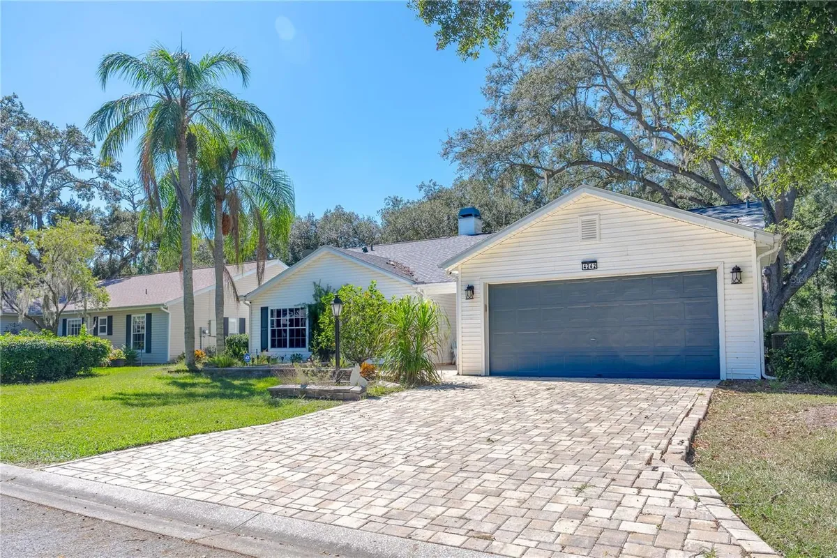 Property Slideshow image 1 of 18 | 4242 leafway cir, Leesburg, FL, 34748