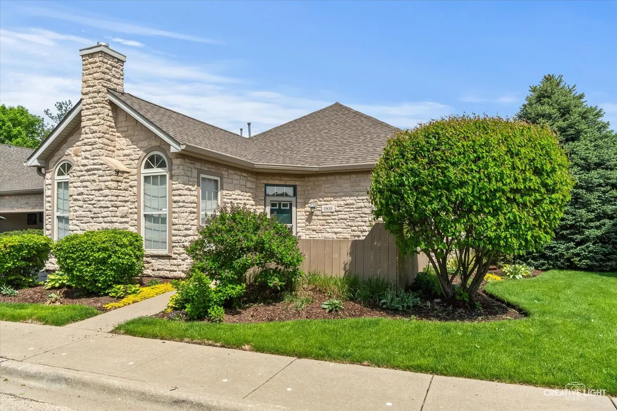 Property Slideshow image 1 of 17 | 1909 timbers edge cir, Joliet, IL, 60431