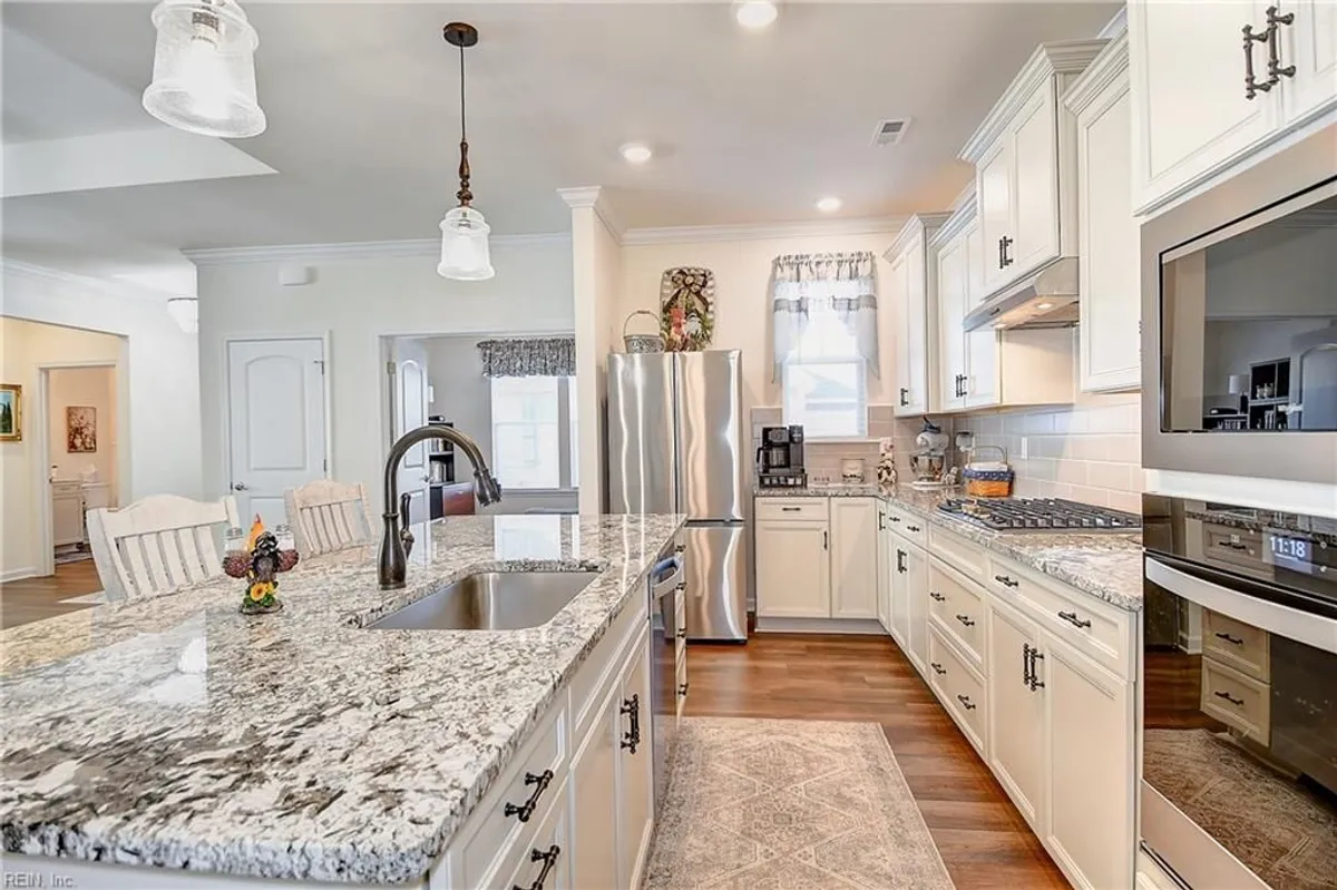 Property Slideshow image 1 of 42 | 224 richmond ave, Smithfield, VA, 23430