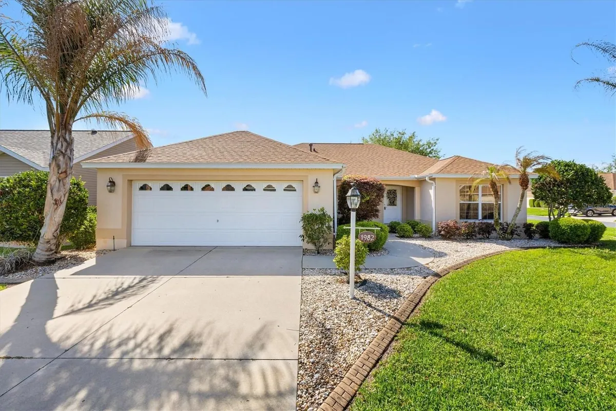Property Slideshow image 1 of 39 | 1982 somerset ave, The Villages, FL, 32162