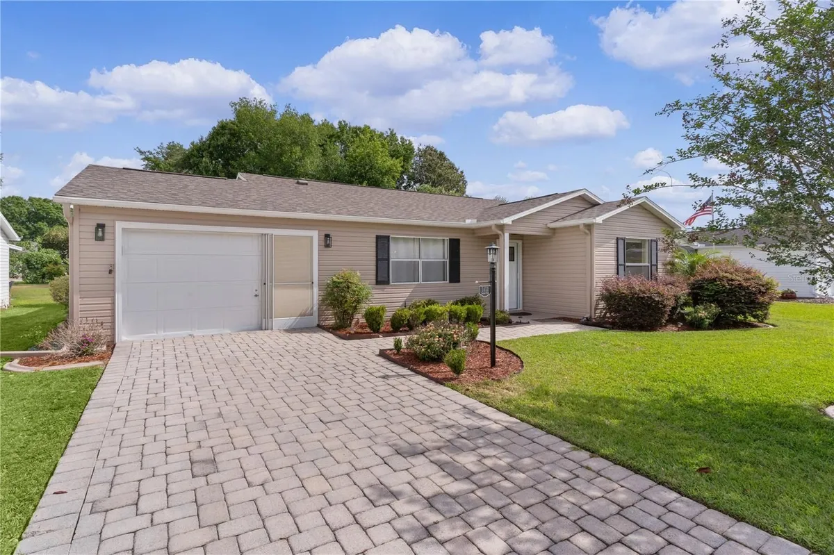 Property Slideshow image 1 of 48 | 1411 juarez pl, Lady Lake, FL, 32159