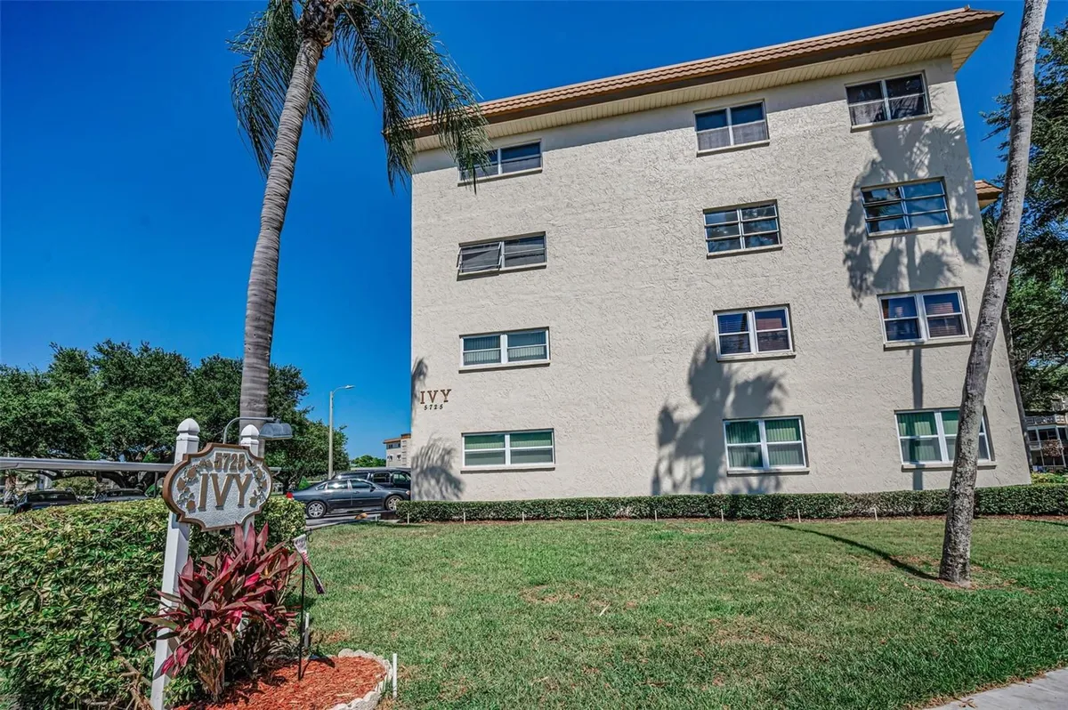 Property Slideshow image 1 of 40 | 5725 80th st 315, St Petersburg, FL, 33709