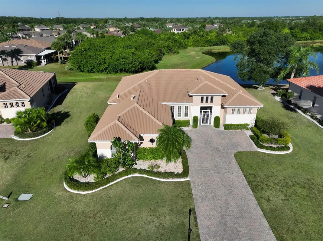 Property Slideshow image 1 of 48 | 327 noble faire dr, Sun City Center, FL, 33573