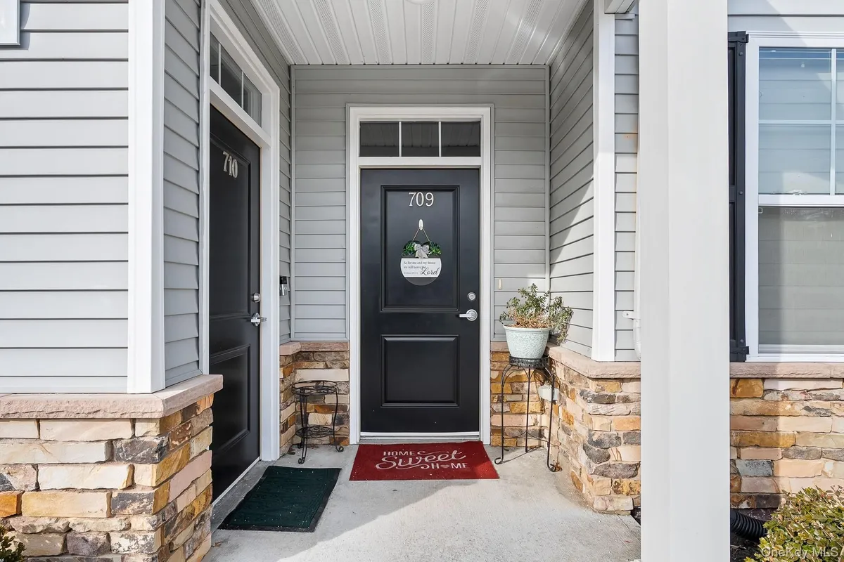 Property Slideshow image 1 of 32 | 709 breton way, Glen Cove, NY, 11542