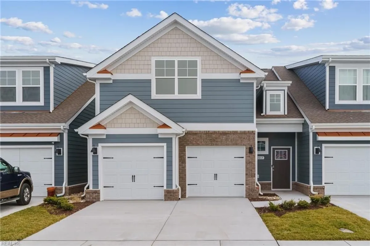 Property Slideshow image 1 of 31 | 2017 barton ln, Chesapeake, VA, 23322