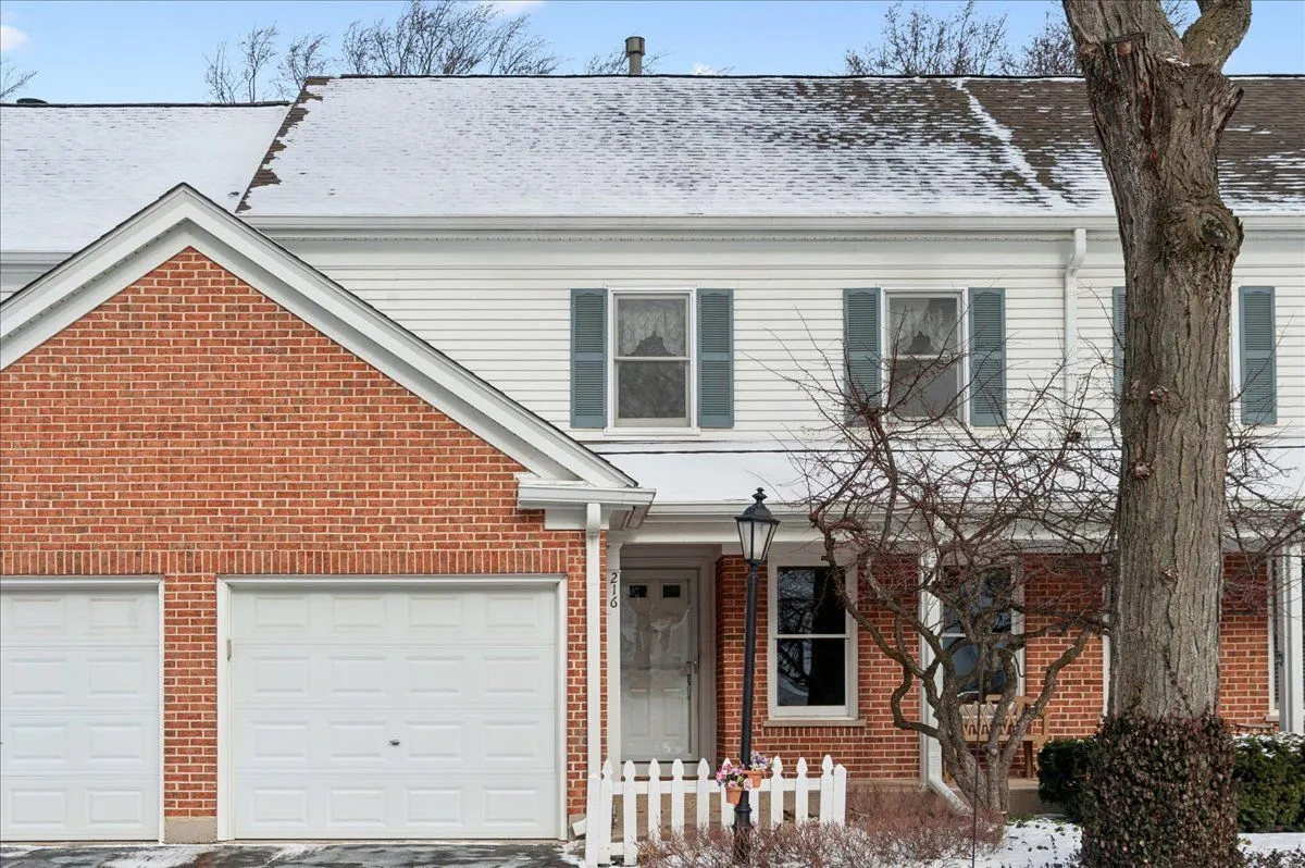 Property Slideshow image 1 of 22 | 216 country club dr, Prospect Heights, IL, 60070