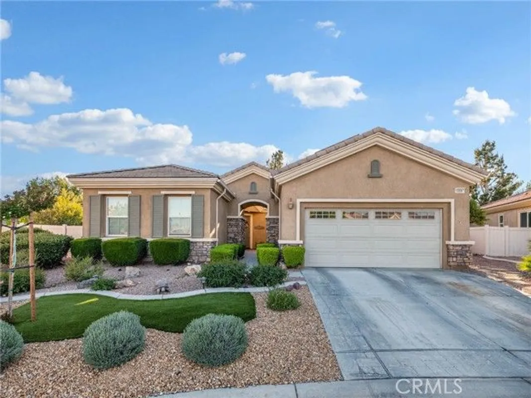 Property Slideshow image 1 of 39 | 10598 archerwill rd, Apple Valley, CA, 92308