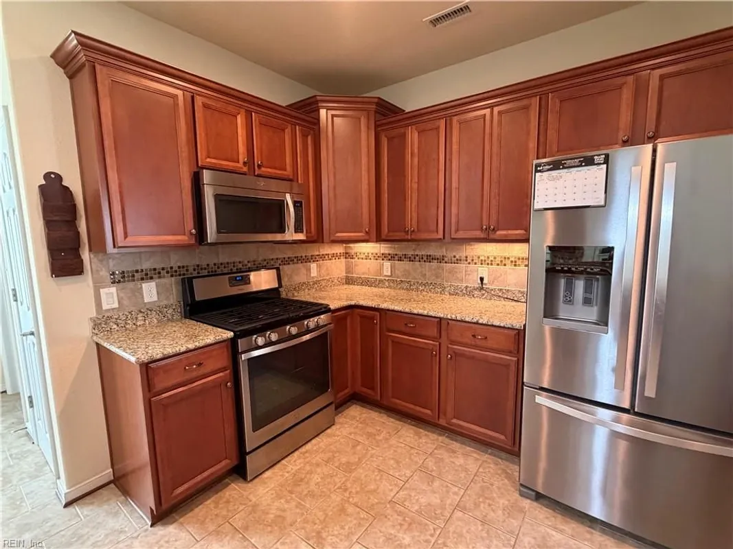 Property Slideshow image 1 of 6 | 526 strathmore ln, Chesapeake, VA, 23322