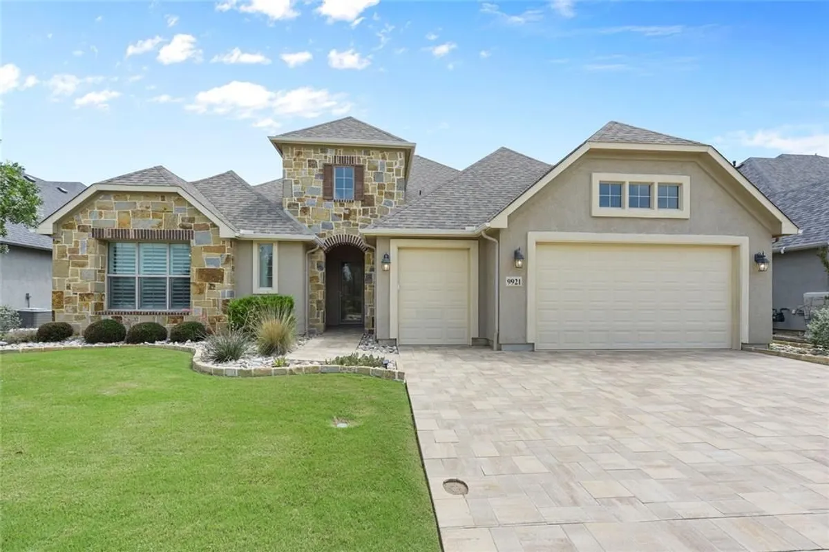 Property Slideshow image 1 of 33 | 9921 flint way, Denton, TX, 76207