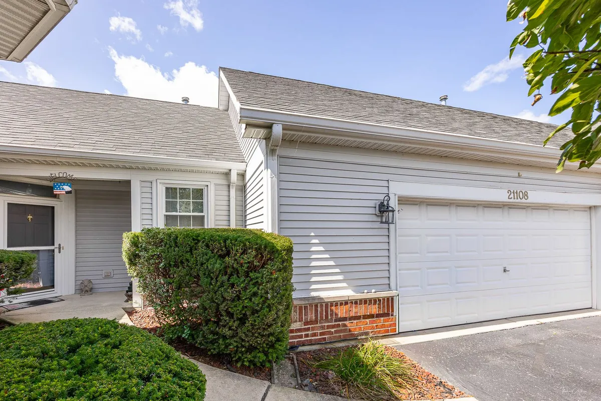 Property Slideshow image 1 of 41 | 21108 w cypress ct, Plainfield, IL, 60544