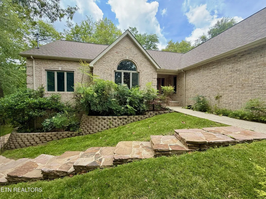 Property Slideshow image 1 of 55 | 17 kenwood ct, Crossville, TN, 38558