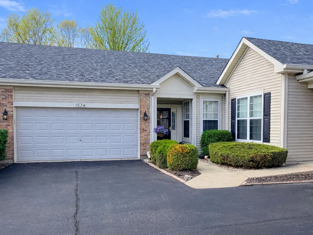 Property Slideshow image 1 of 25 | 1534 w cadillac cir, Romeoville, IL, 60446