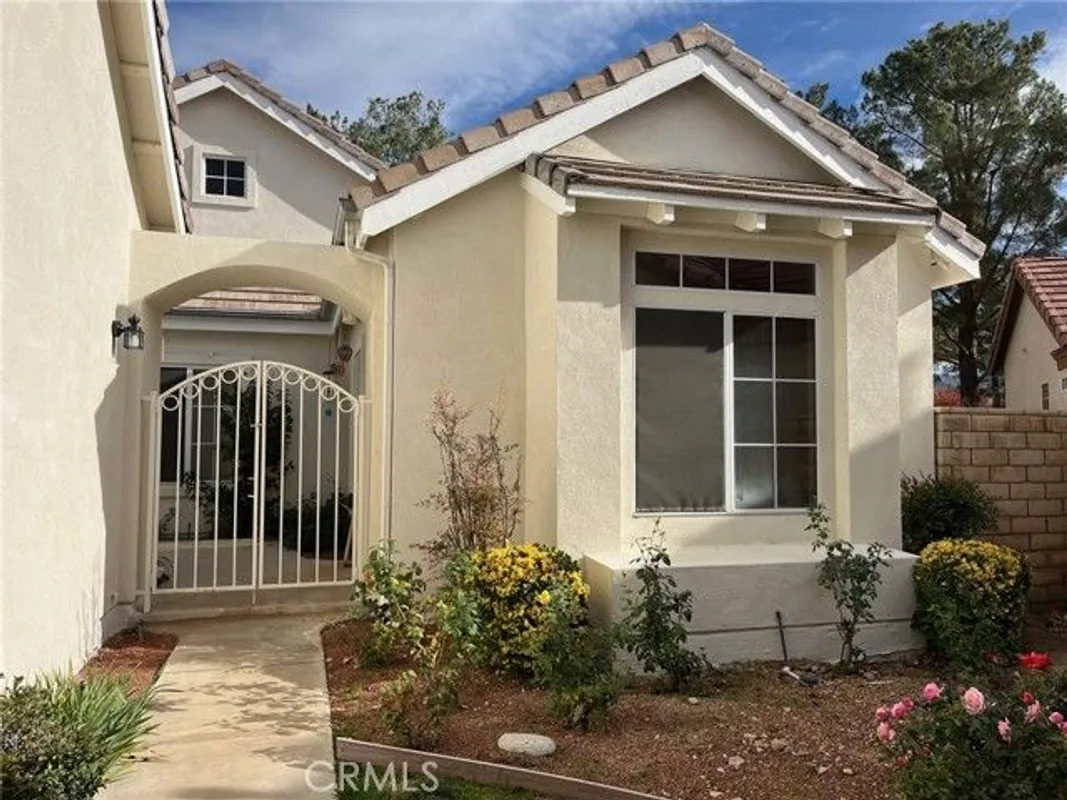 Property Slideshow image 1 of 38 | 19645 rolling green dr, Apple Valley, CA, 92308