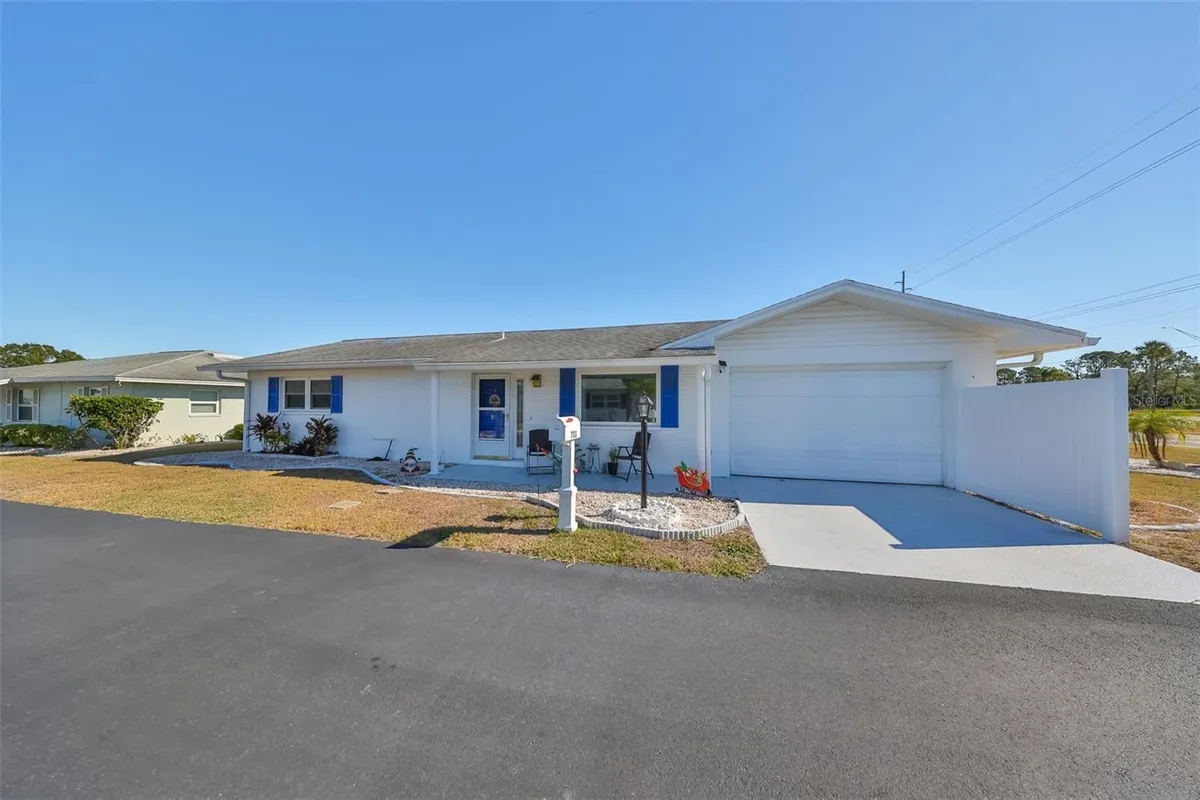 Property Slideshow image 1 of 21 | 703 rutgers pl, Sun City Center, FL, 33573