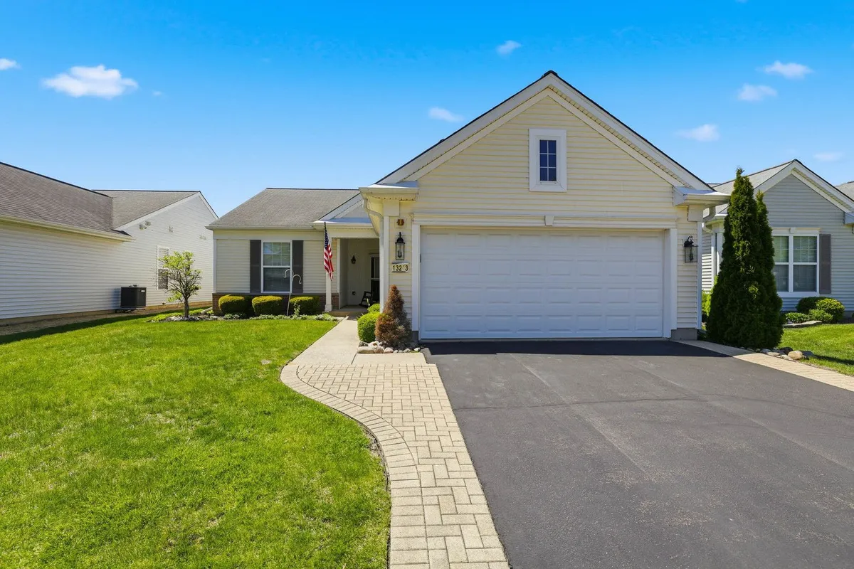 Property Slideshow image 1 of 24 | 13243 sierra glen rd, Huntley, IL, 60142