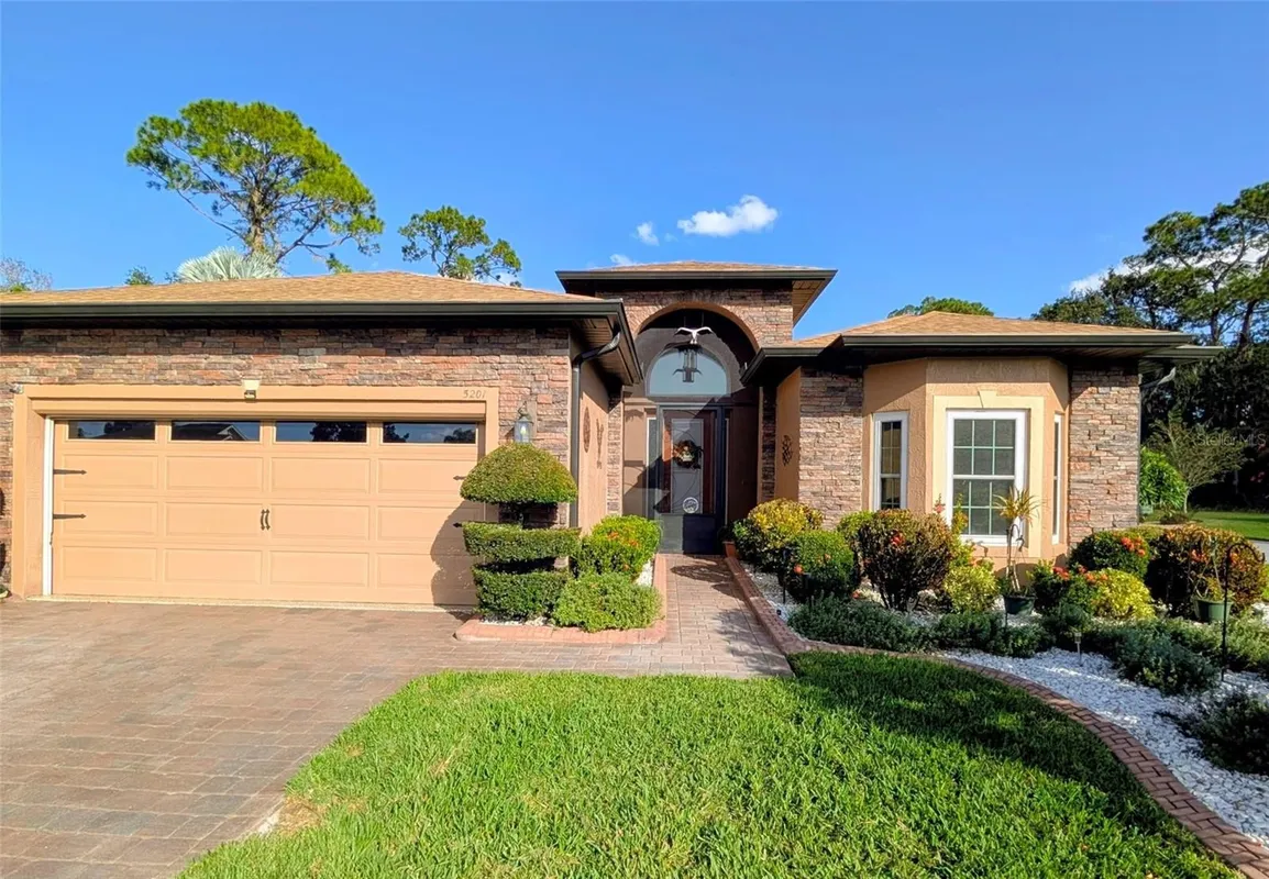 Property Slideshow image 1 of 66 | 5201 green dr, Winter Haven, FL, 33884