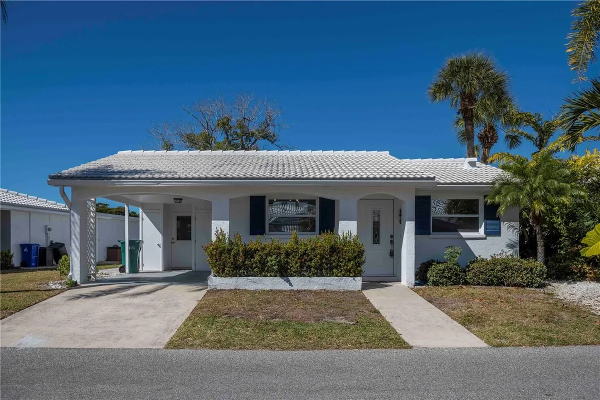 Property Slideshow image 1 of 44 | 563 spanish dr, Longboat Key, FL, 34228