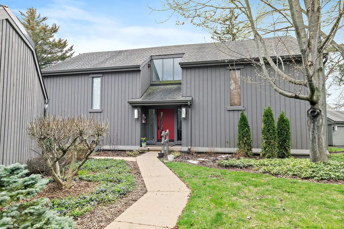 Property Slideshow image 1 of 43 | 287 deer trail ct d, Lake Barrington, IL, 60010