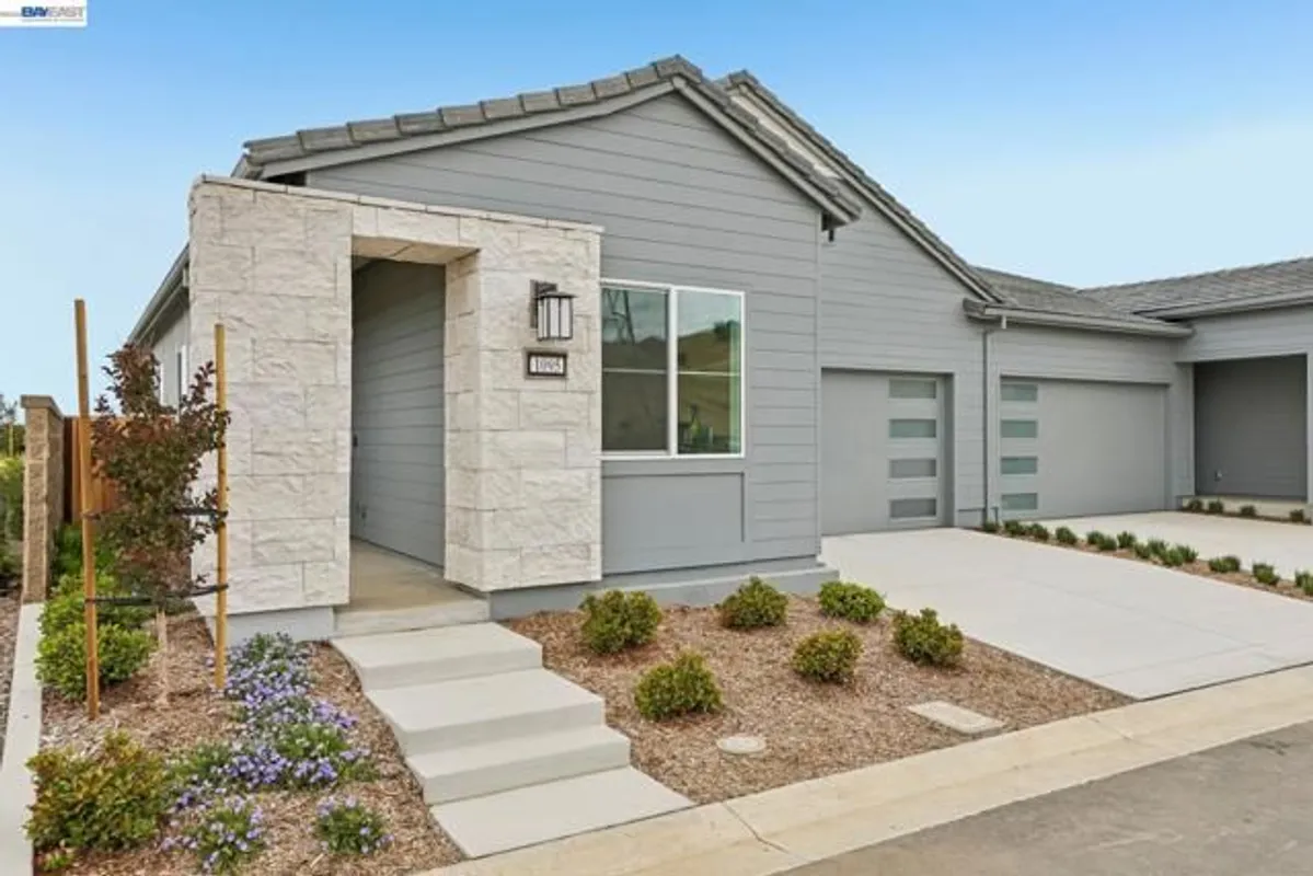 Property Slideshow image 1 of 25 | 1095 riverbend dr, Brentwood (Cc), CA, 94513