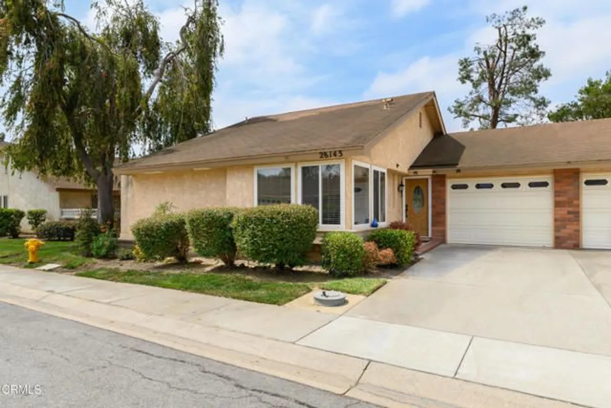 Property Slideshow image 1 of 35 | 28143 village 28 28, Camarillo, CA, 93012