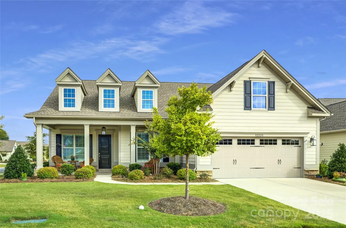 Property Slideshow image 1 of 46 | 82228 standing oak dr, Charlotte, NC, 28278