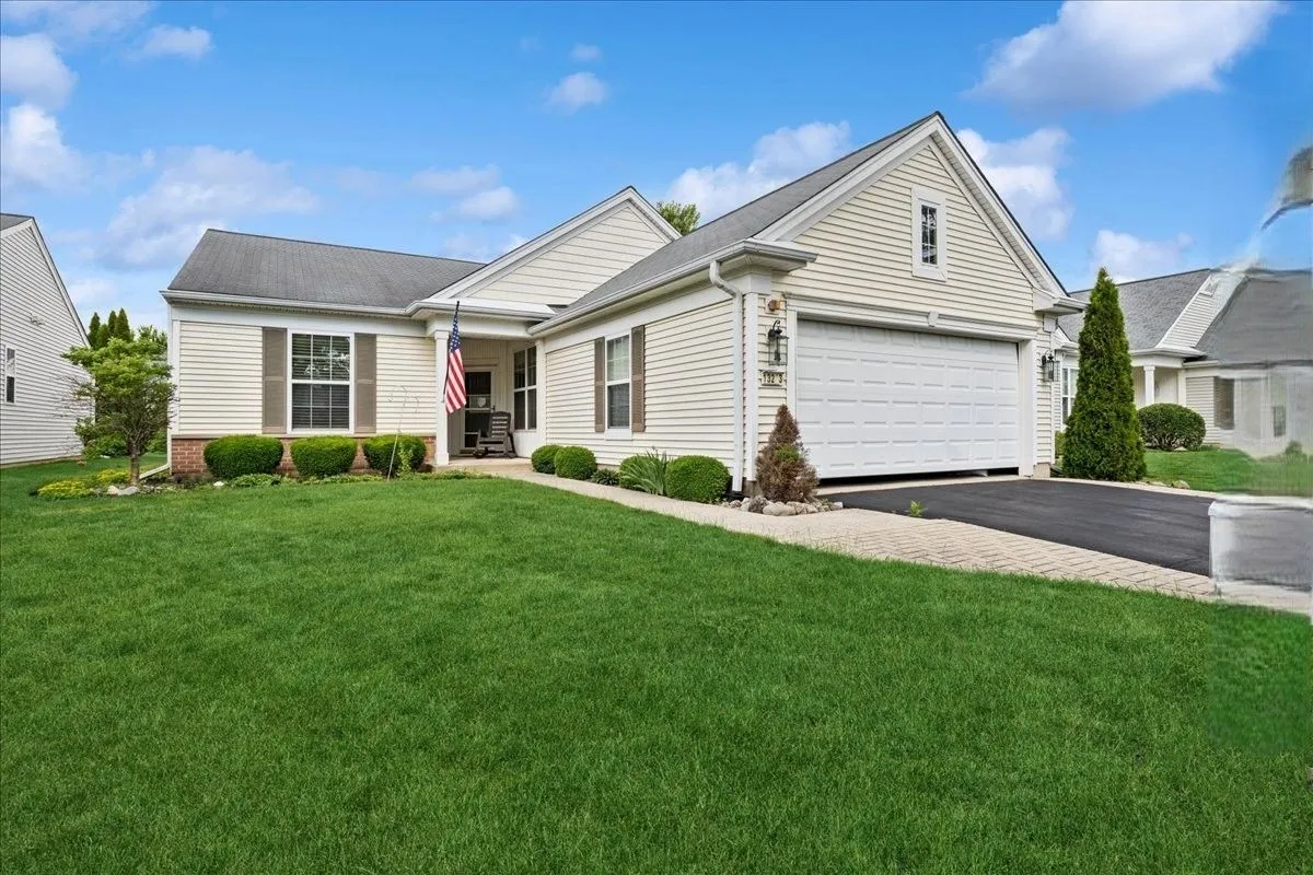 Property Slideshow image 1 of 21 | 13243 sierra glen rd, Huntley, IL, 60142