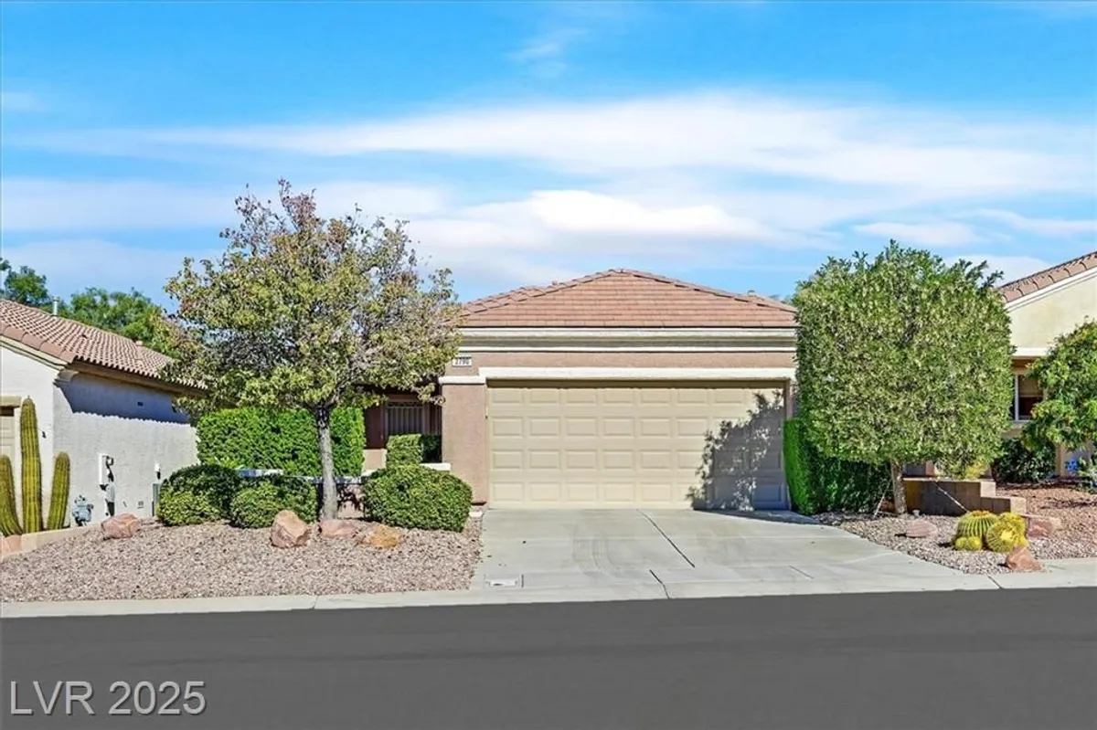 Property Slideshow image 1 of 37 | 2790 meadow park ave, Henderson, NV, 89052