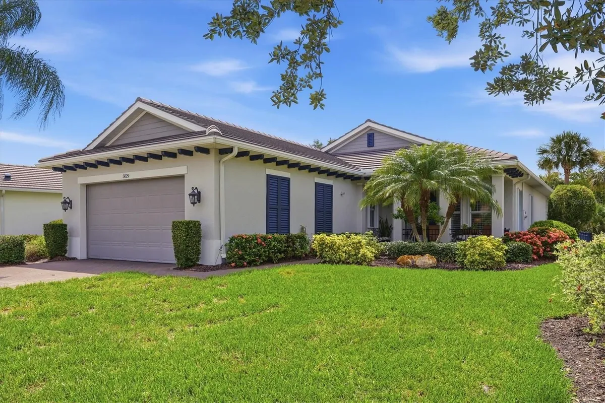 Property Slideshow image 1 of 60 | 5029 lake overlook ave, Bradenton, FL, 34208
