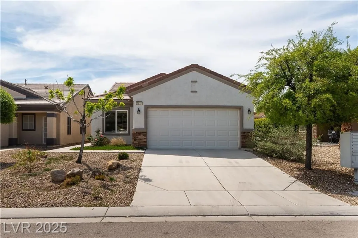 Property Slideshow image 1 of 58 | 7925 fantail dr, North Las Vegas, NV, 89084