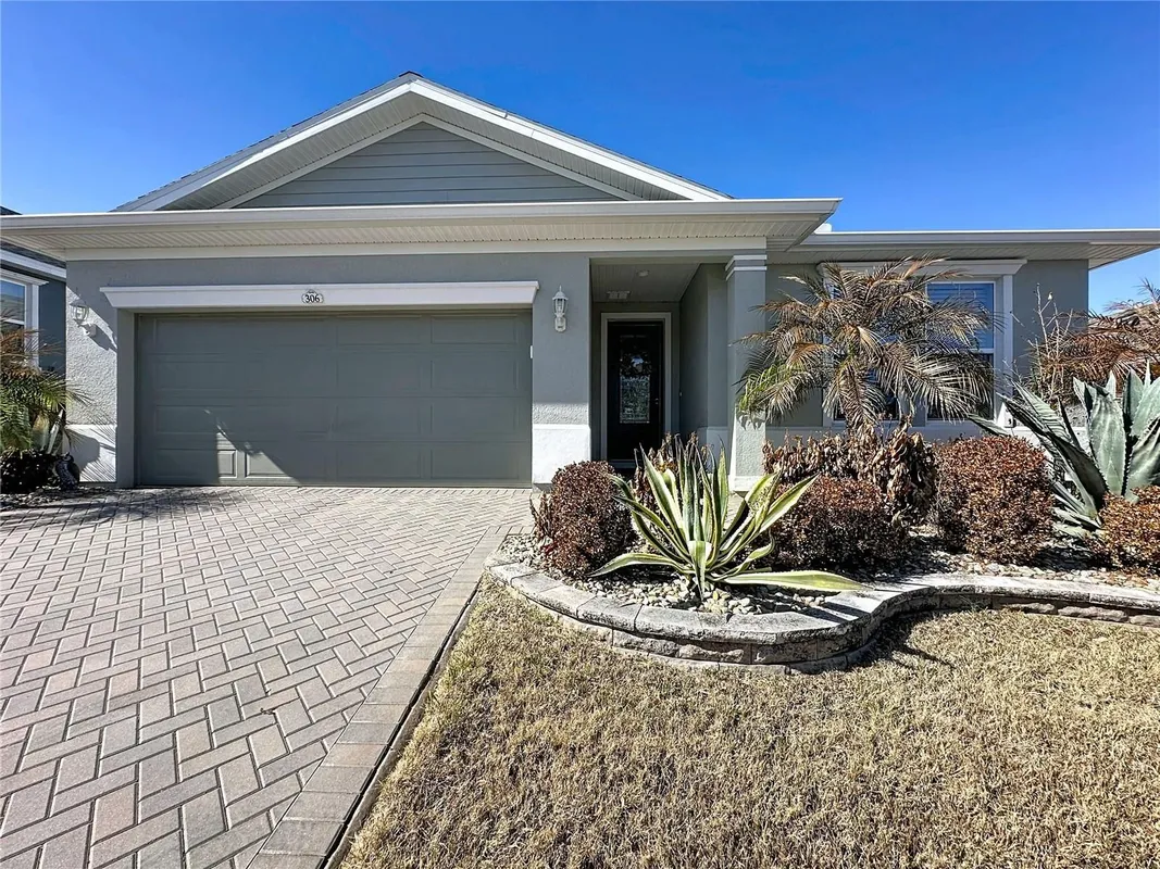 Property Slideshow image 1 of 76 | 306 alcove dr, Groveland, FL, 34736