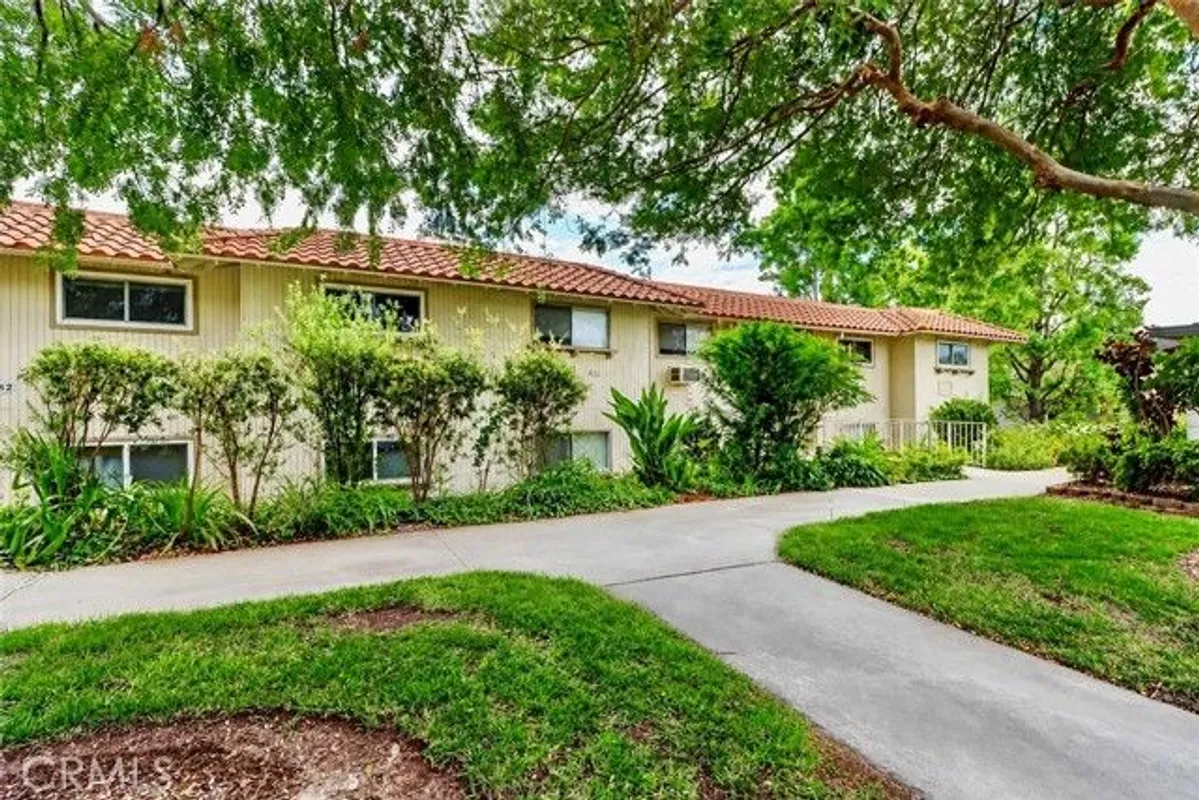 Property Slideshow image 1 of 53 | 582 avenida majorca q, Laguna Woods, CA, 92637