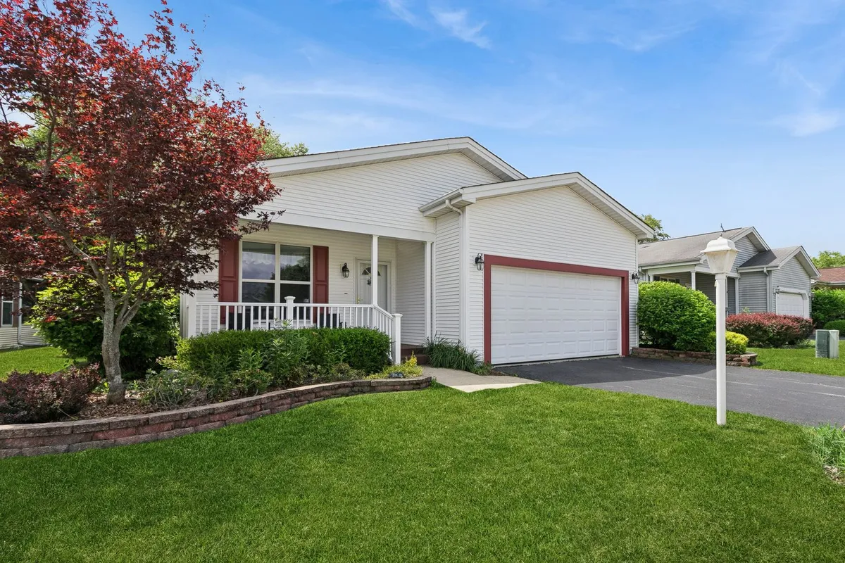 Property Slideshow image 1 of 17 | 3819 fox hunt way, Grayslake, IL, 60030