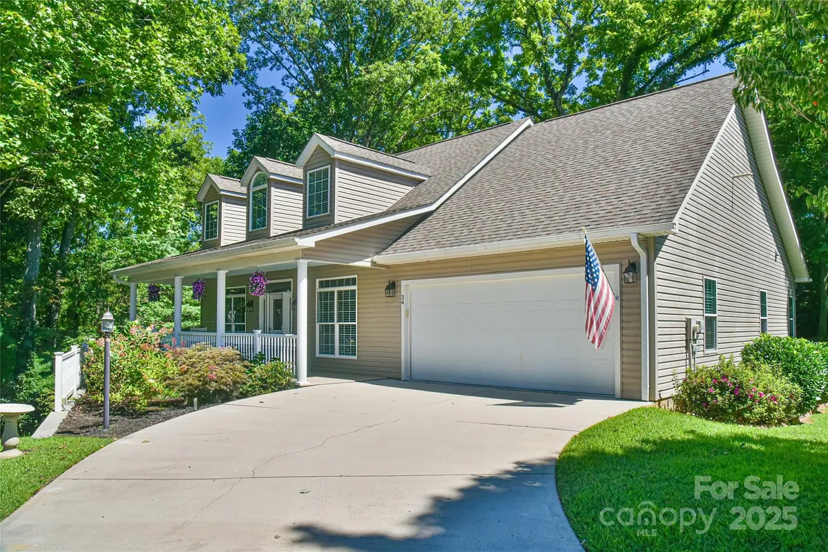 Property Slideshow image 1 of 32 | 34 waterbury ct, Hendersonville, NC, 28791