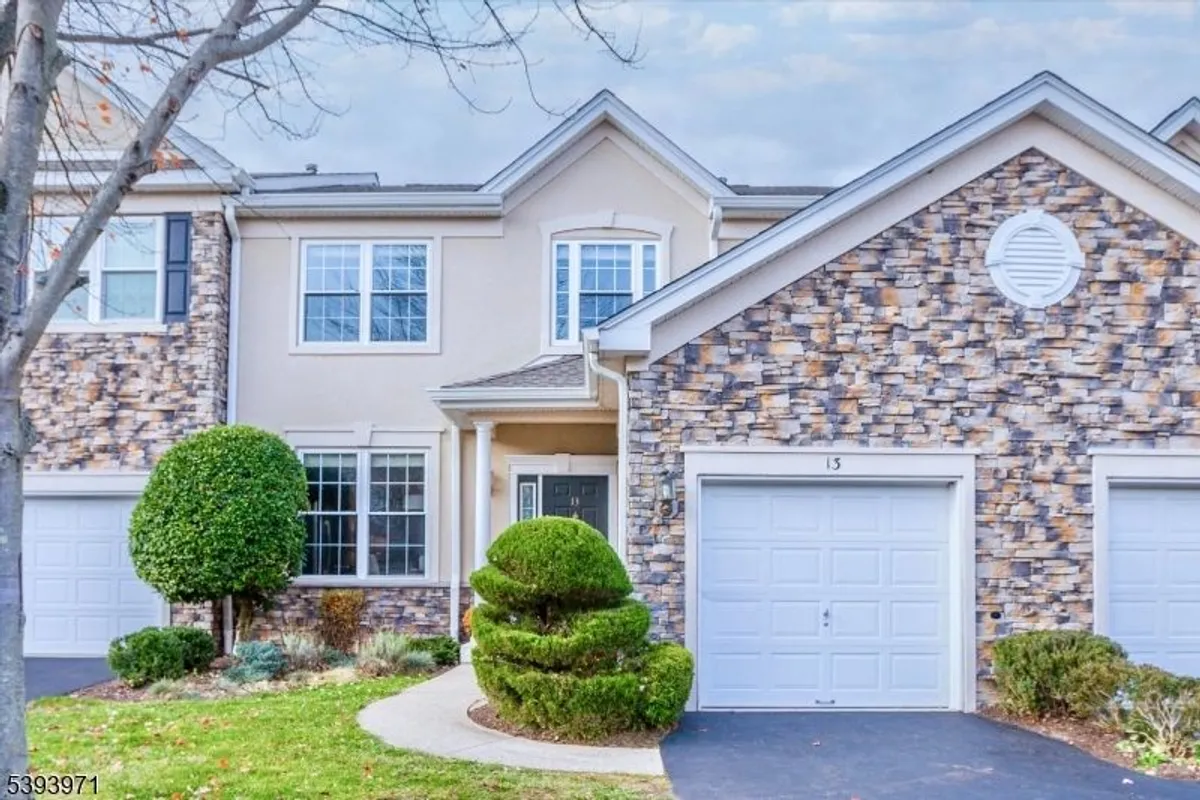 Property Slideshow image 1 of 29 | 13 fernwood ct, Whitehouse Station, NJ, 08889