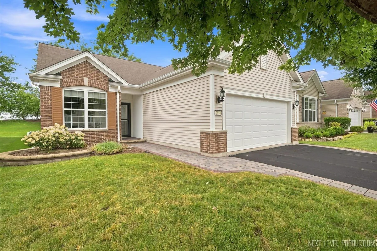 Property Slideshow image 1 of 34 | 2853 cascade falls cir, Elgin, IL, 60124