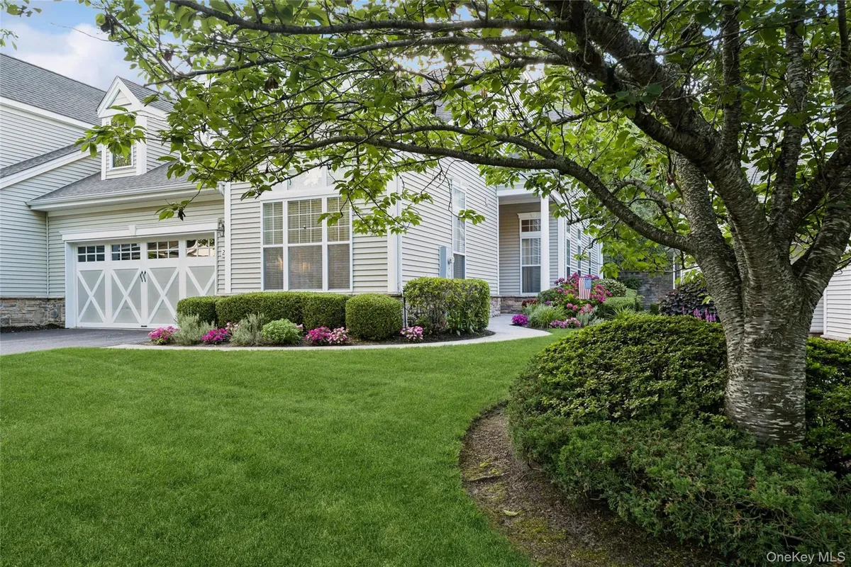 Property Slideshow image 1 of 29 | 228 sonata ct, Brookhaven, NY, 11941