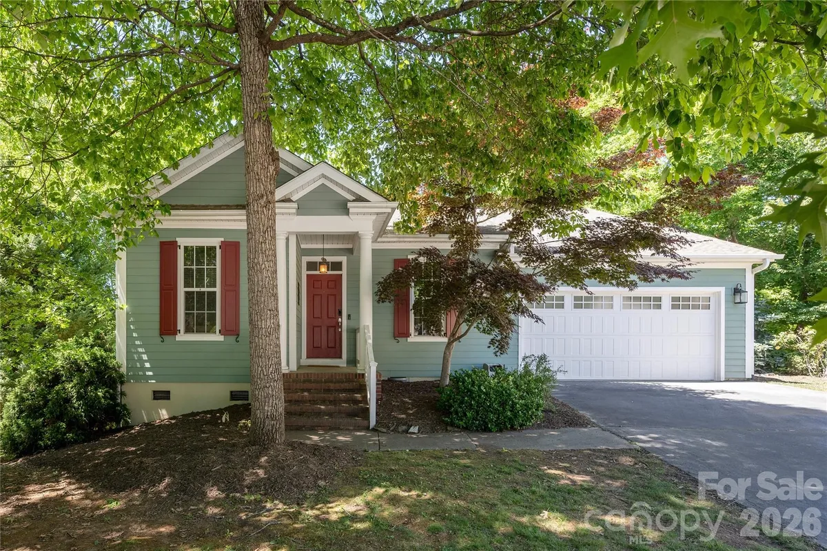 Property Slideshow image 1 of 21 | 5 hoolet ct, Biltmore Lake, NC, 28715