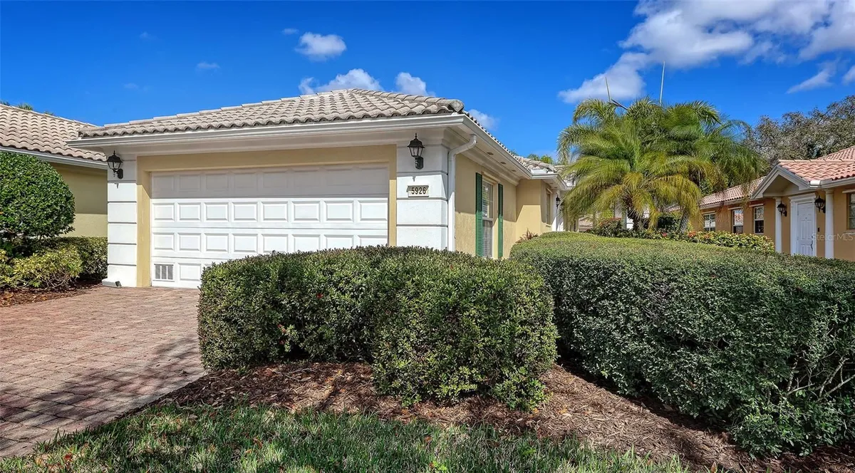 Property Slideshow image 1 of 44 | 5926 benevento dr, Sarasota, FL, 34238