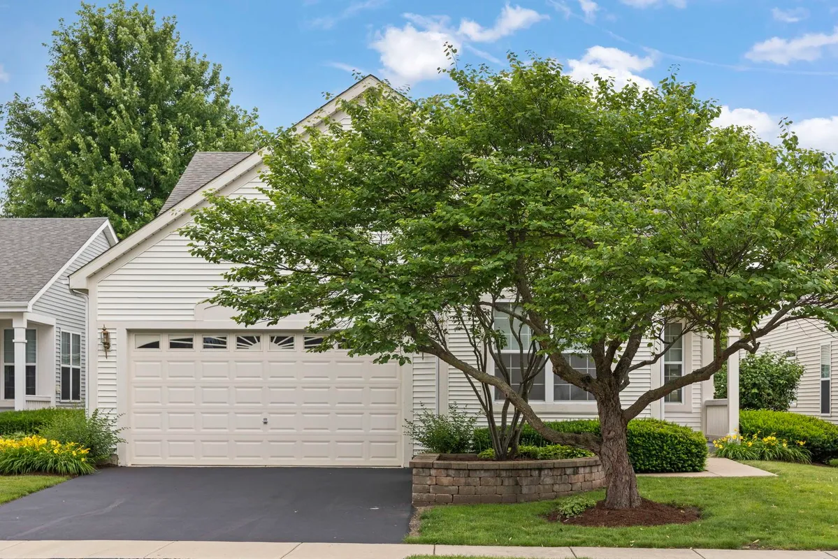 Property Slideshow image 1 of 28 | 16220 goose lake dr, Crest Hill, IL, 60403