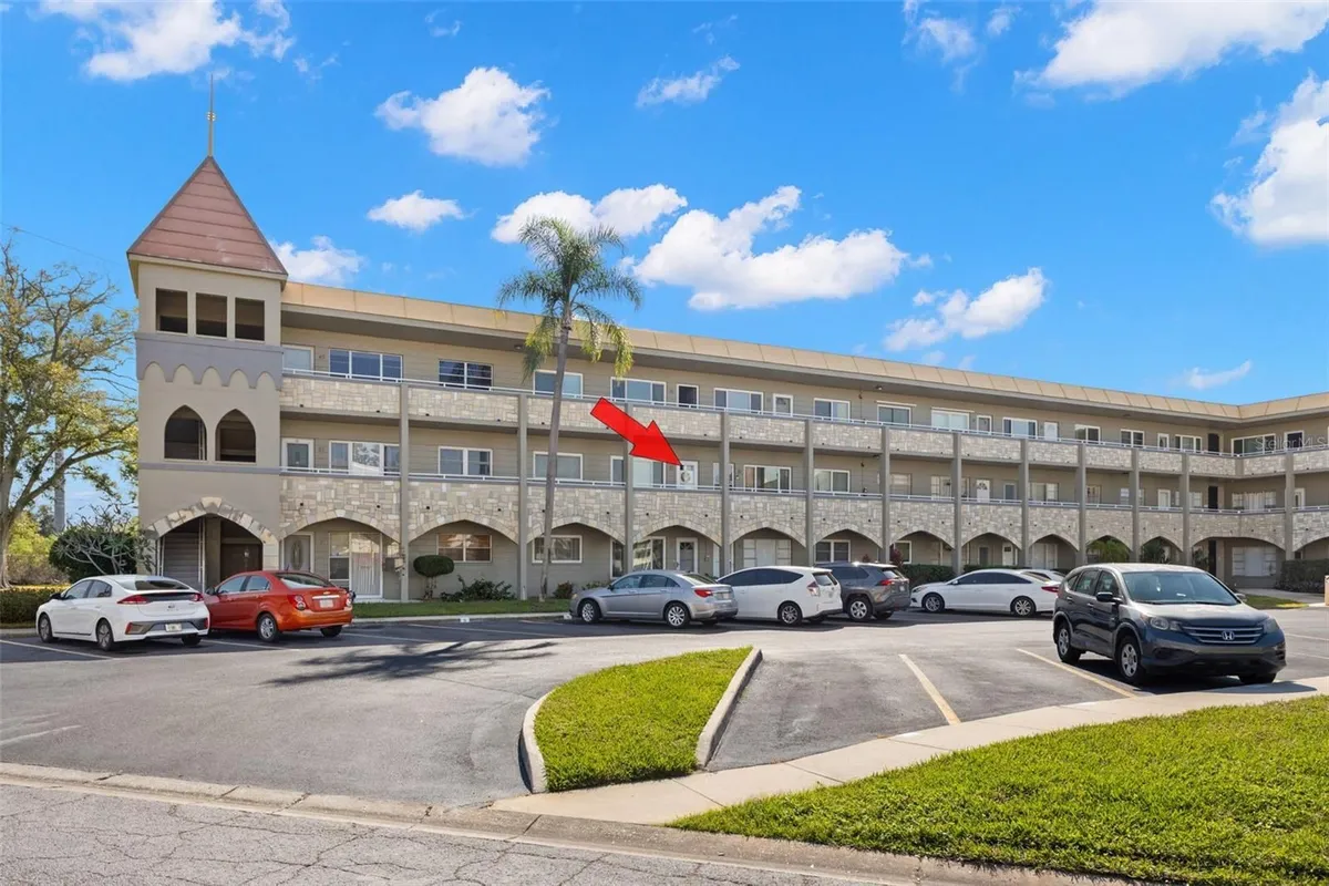 Property Slideshow image 1 of 35 | 2461 canadian way 27, Clearwater, FL, 33763
