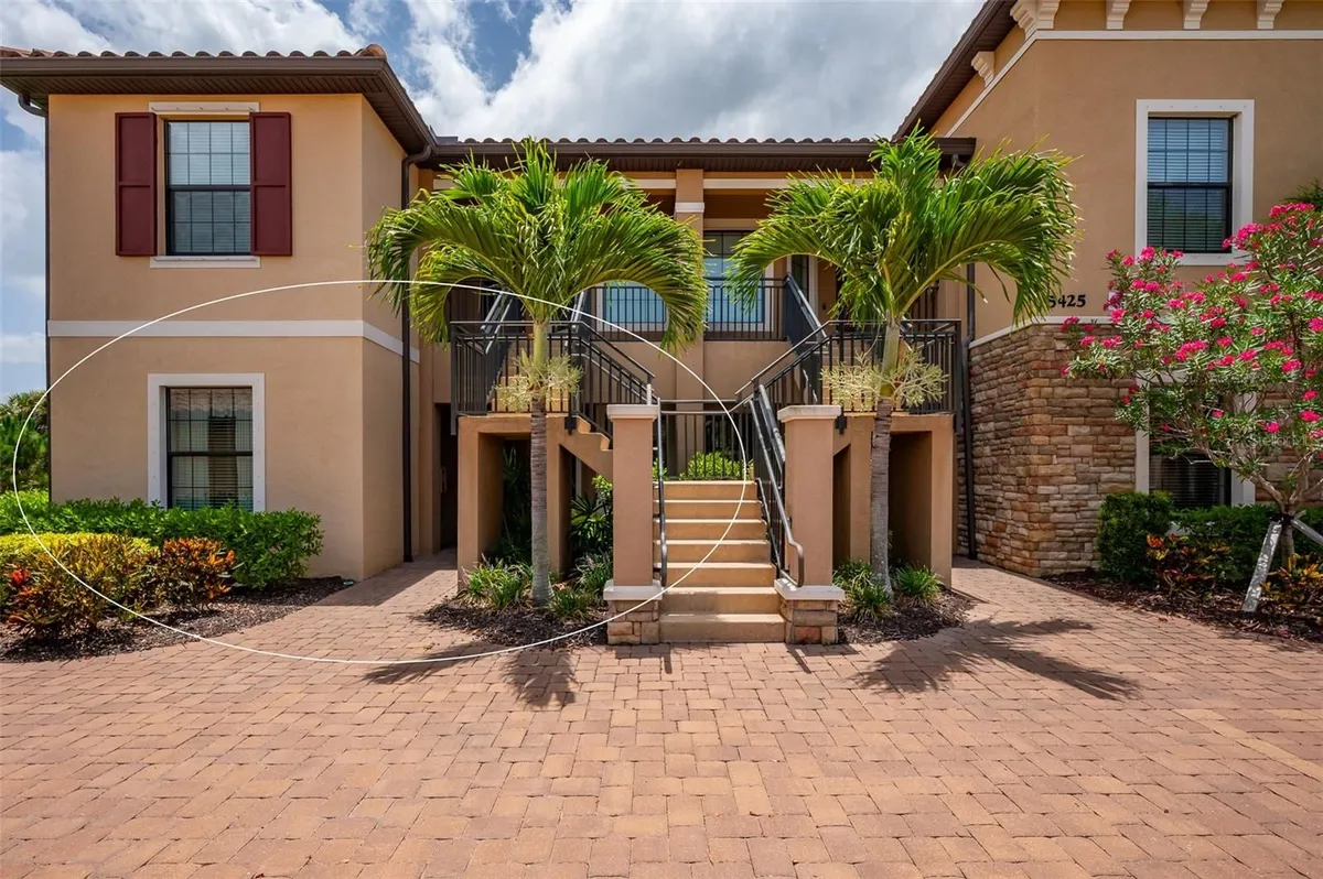 Property Slideshow image 1 of 57 | 5425 cicerone st 101, Sarasota, FL, 34238