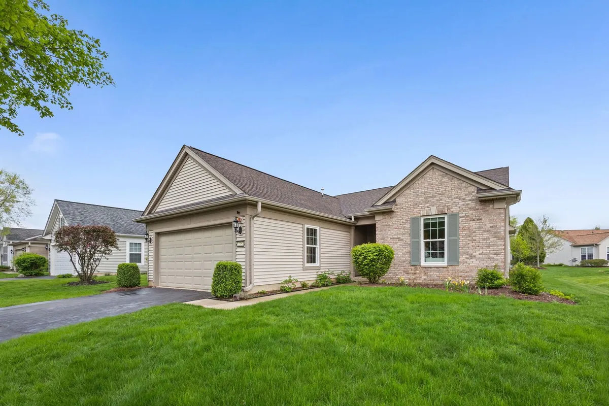 Property Slideshow image 1 of 37 | 12351 russet ln, Huntley, IL, 60142