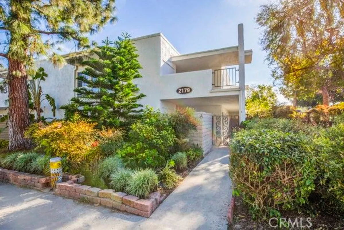 Property Slideshow image 1 of 23 | 2179 via puerta, Laguna Woods, CA, 92637