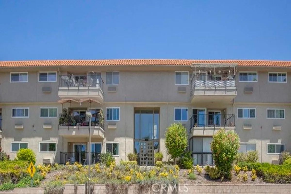 Property Slideshow image 1 of 26 | 2370 via mariposa 2c, Laguna Woods, CA, 92637