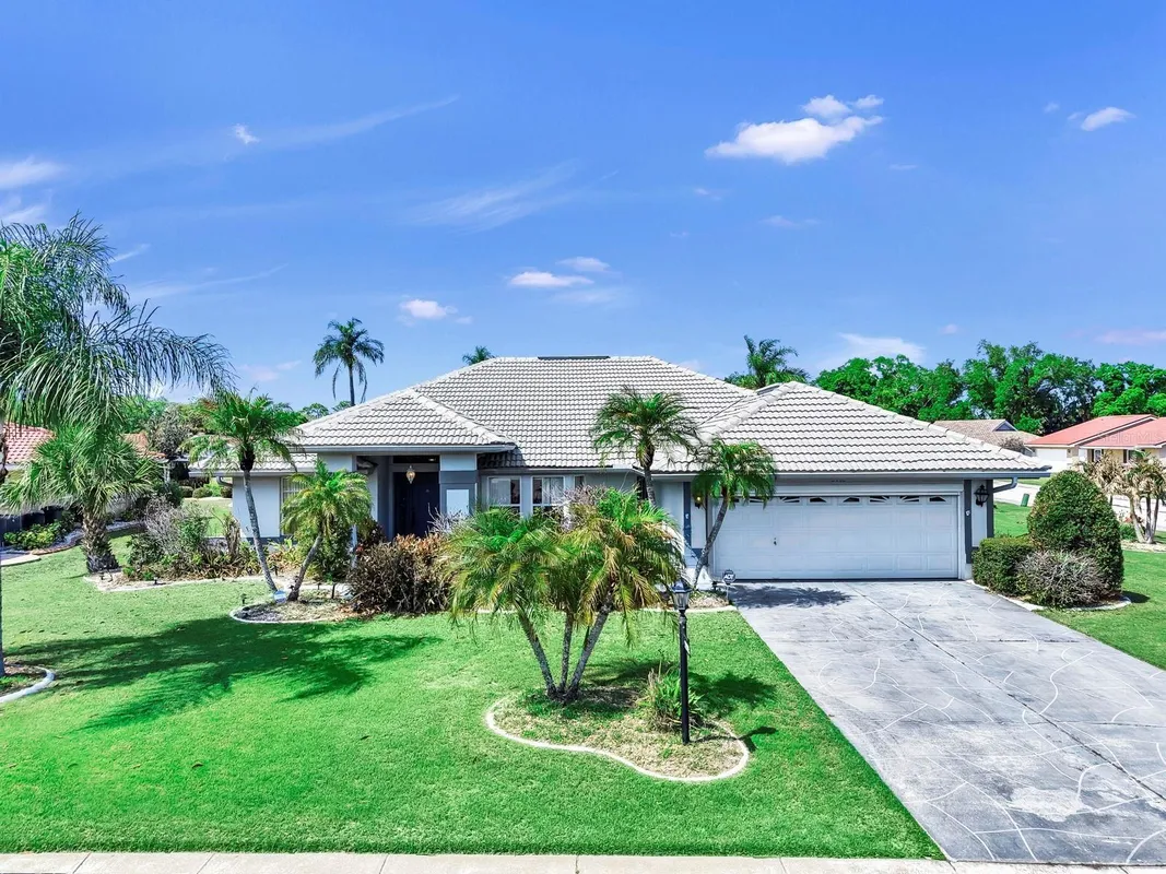 Property Slideshow image 1 of 53 | 2003 new bedford dr, Sun City Center, FL, 33573