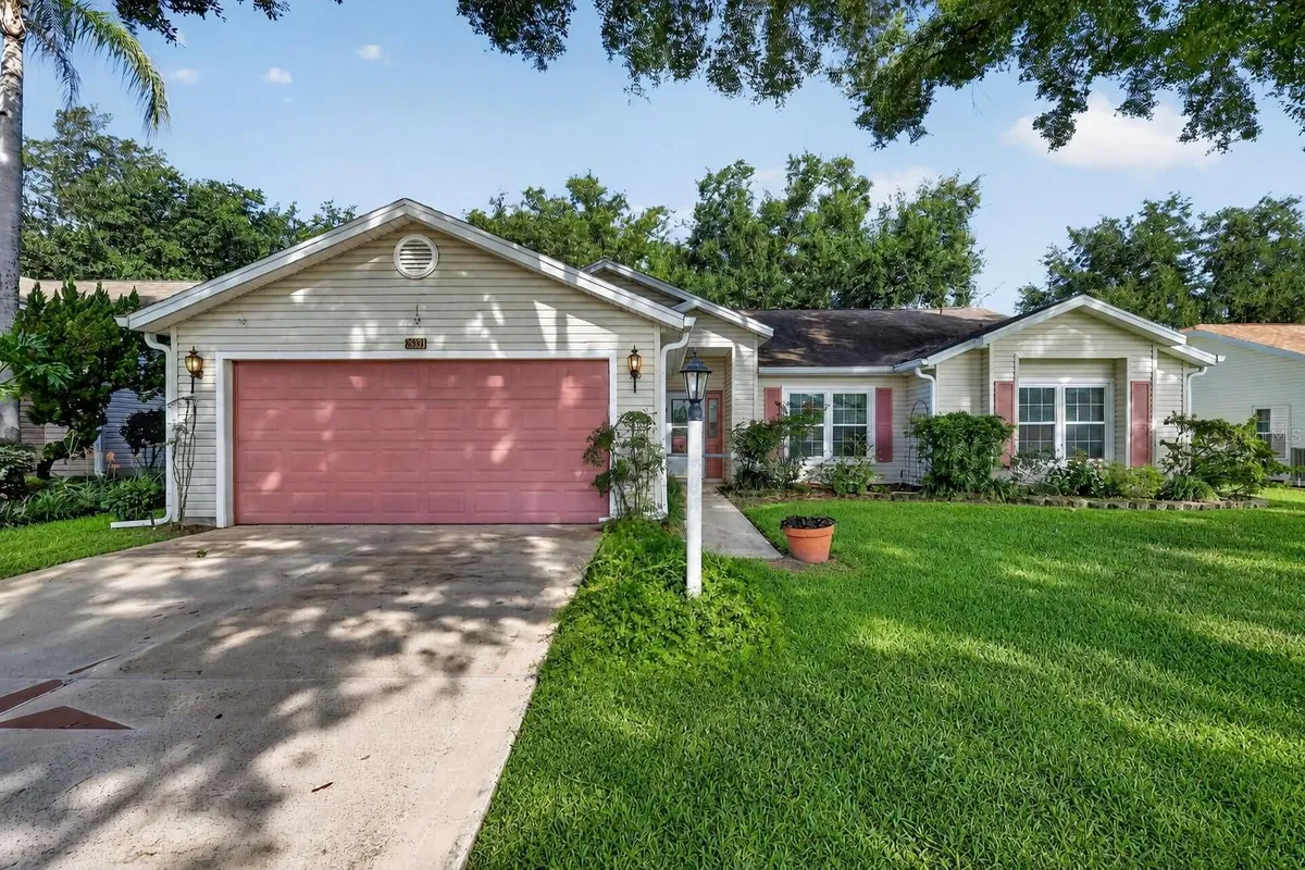 Property Slideshow image 1 of 32 | 25333 river crest dr, Leesburg, FL, 34748