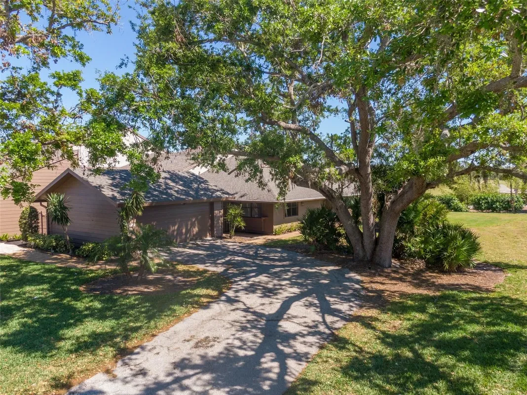 Property Slideshow image 1 of 53 | 5604 doral dr, Sarasota, FL, 34243