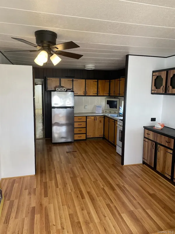 Property Slideshow image 1 of 10 | 1661 old country rd 308, Riverhead, NY, 11901