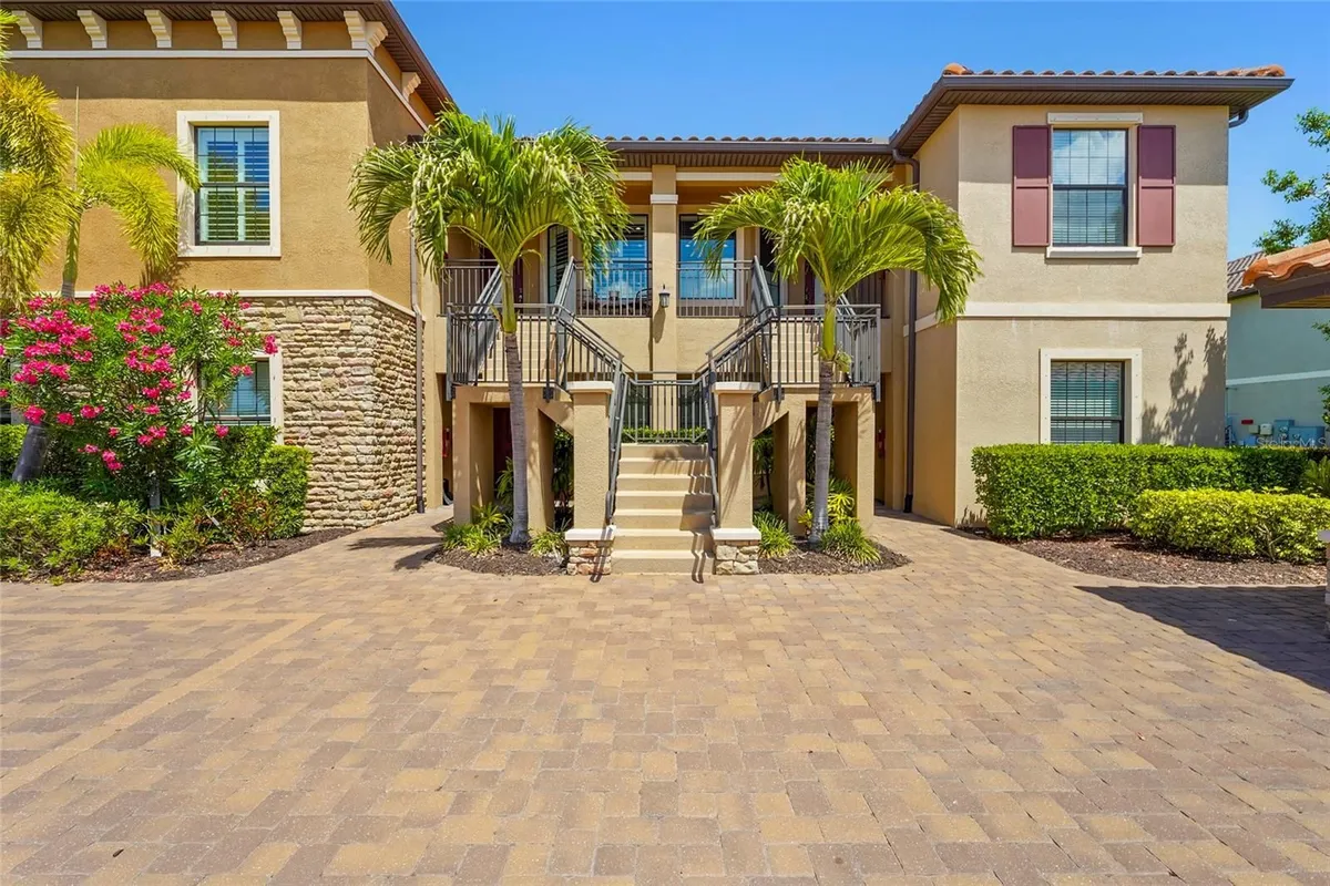 Property Slideshow image 1 of 86 | 5420 cicernone st 203, Sarasota, FL, 34238